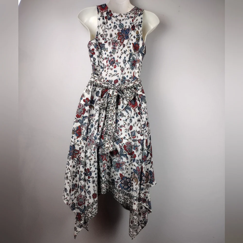 Beautiful handkerchief dress - Picture 4 of 15